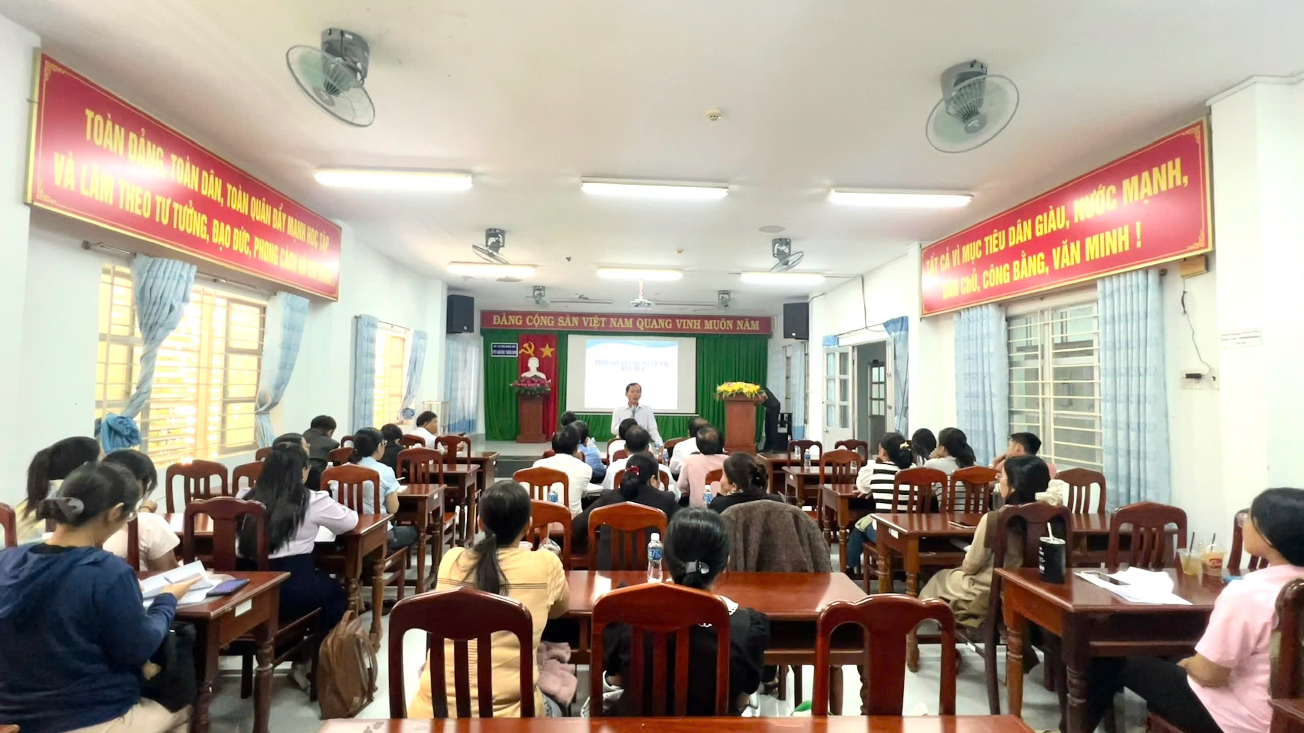 Nâng cao năng lực phòng, chống dịch bệnh truyền nhiễm cho tuyến y tế cơ sở